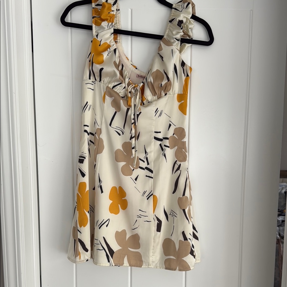 Chic Floral Print Tank Top in Cream and Tan